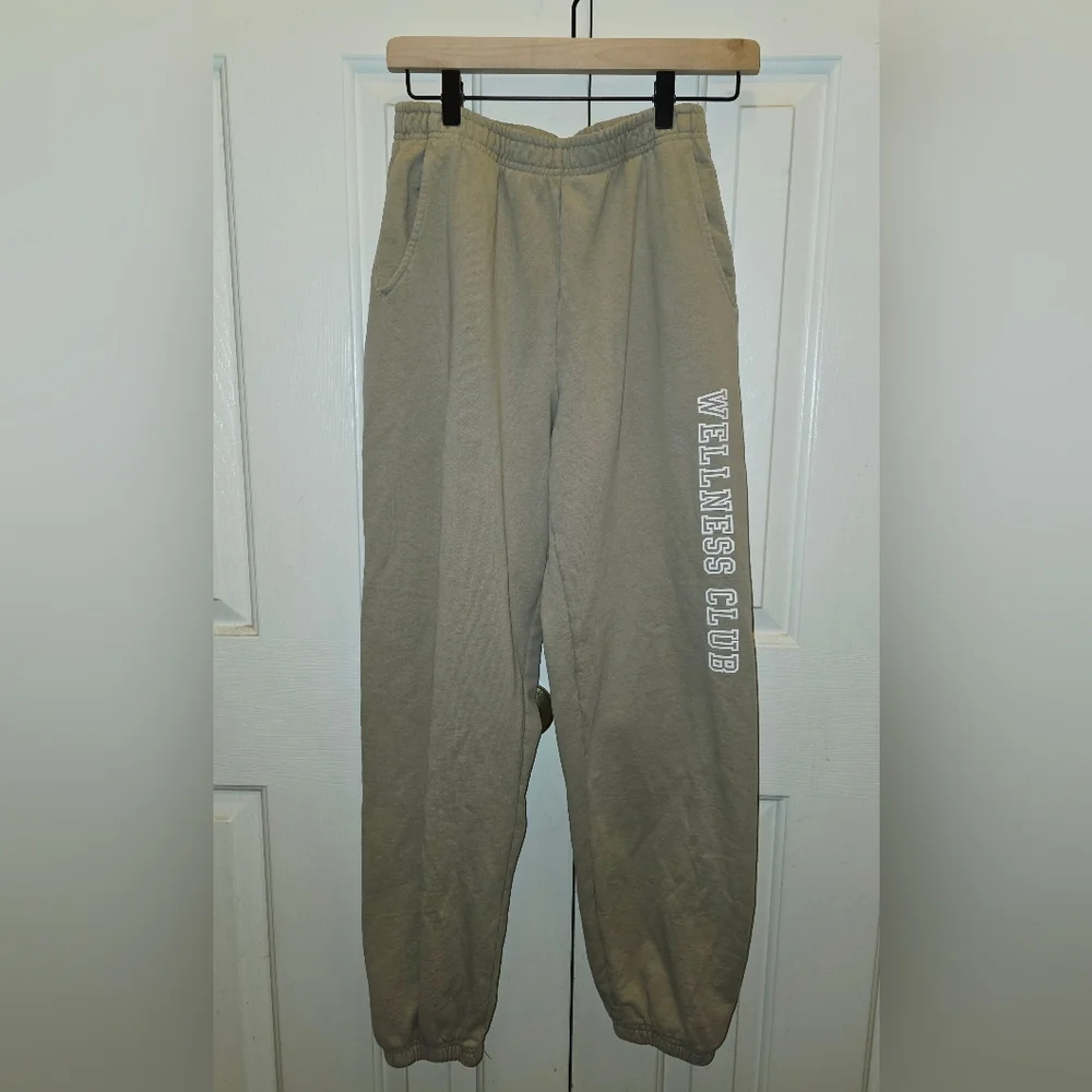 Sporty & Rich Wellness Club Sweatpants- Size Small- NWOT (never worn) 🏃‍♂️